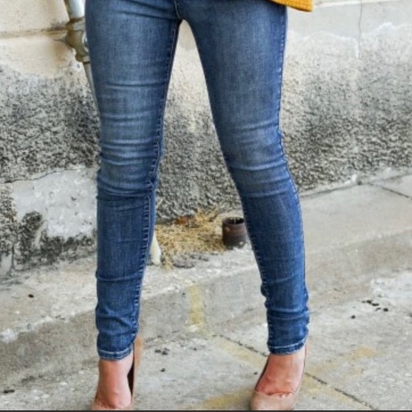 NWT. High-rise skinny jeans longer length - Picture 7 of 14